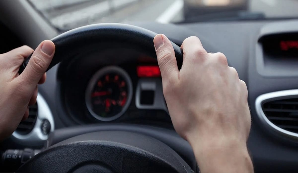 गाड़ी चलाते वक्त अगर की ये 5 गलतियां, तो रद्द हो जायेगा आपका Driving License गाड़ी चलाते वक्त अगर की ये 5 गलतियां, तो रद्द हो जायेगा आपका Driving License