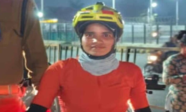 नारी शक्ति का संदेश दे रही आशा, आर्मी डे पर शुरू की थी साइकल यात्रा – Khabar Monkey