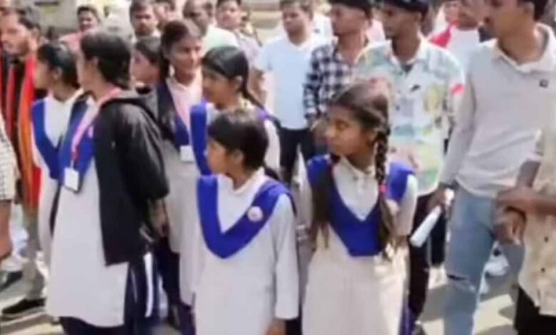 हॉस्टल में लड़कियों से बाइबिल पढ़वाने का मामला, राम-राम और सूर्य नमस्कार पर पाबंदी – Khabar Monkey