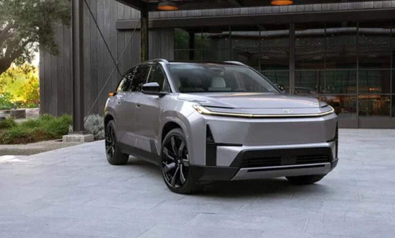 Toyota की पहली 3-रो इलेक्ट्रिक SUV लॉन्च, भारत में एंट्री की संभावना Toyota की पहली 3-रो इलेक्ट्रिक SUV लॉन्च, भारत में एंट्री की संभावना