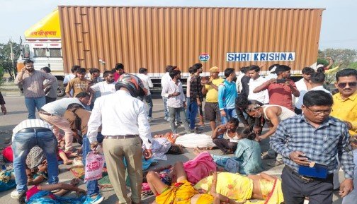 यूपी में हाहाकार! भीषण एक्सीडेंट से कांपे लोग-8 की खौफनाक मौत