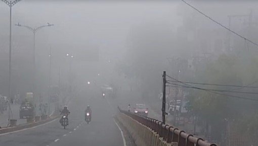 दिल्ली-NCR में छाया कोहरा: बारिश से बढ़ी ठंड, राजधानी में 14℃ दर्ज हुआ पारा