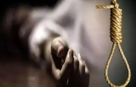 प्रेमी से हुआ झगड़ा तो कर लिया सुसाइड, पलामू में नाबालिग लड़की ने फांसी लगाकर दी जान प्रेमी से हुआ झगड़ा तो कर लिया सुसाइड, पलामू में नाबालिग लड़की ने फांसी लगाकर दी जान