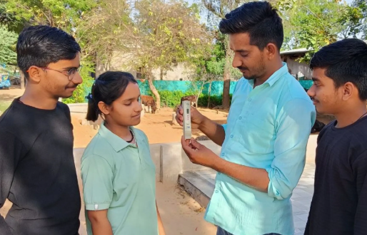 राजस्थान में 50 गांवों में पानी की मिठास खारेपन में बदली, फ्लोराइड से आमजन की बिगड़ रही सेहत राजस्थान में 50 गांवों में पानी की मिठास खारेपन में बदली, फ्लोराइड से आमजन की बिगड़ रही सेहत