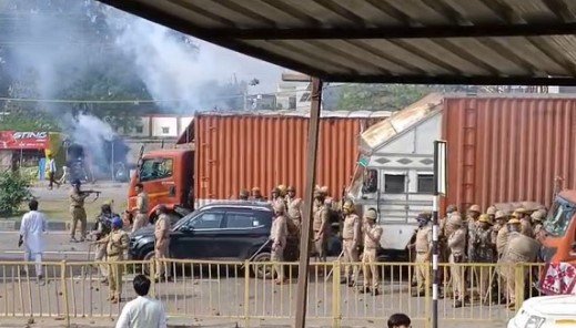 ईद पर मथुरा में बवालः हाईवे पर पथराव, एसडीएम और पुलिस की गाड़ियां तोड़ी-जानें ताजा हालात