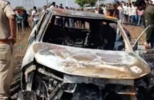 कार में लगी भयंकर आग, डॉक्टर की पत्नी की जिंदा जलकर मौत, पति पर हत्या के आरोप