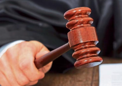 सुरक्षा मांगने गए कपल पर भड़का हाई कोर्ट, लगाया 10 लाख का जुर्माना लेकिन फिर… सुरक्षा मांगने गए कपल पर भड़का हाई कोर्ट, लगाया 10 लाख का जुर्माना लेकिन फिर…