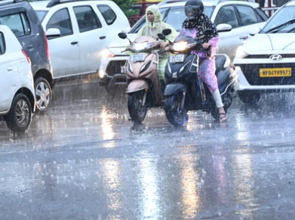 मध्य प्रदेश में मौसम का डबल अटैक, 42 जिलों में बारिश, 14 में ओले, तेज आंधी से फसलें चौपट मध्य प्रदेश में मौसम का डबल अटैक, 42 जिलों में बारिश, 14 में ओले, तेज आंधी से फसलें चौपट