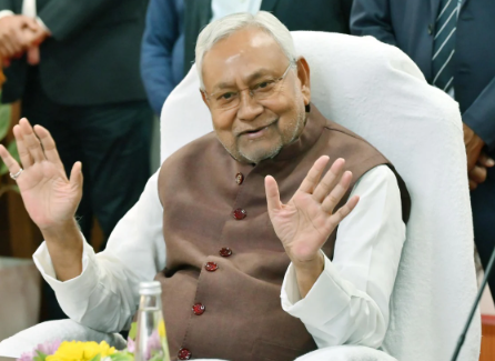 बिहार में 45 हजार शिक्षकों की बहाली जल्द, सीएम नीतीश ने किया ऐलान; लालू राज की झलक दिखाई