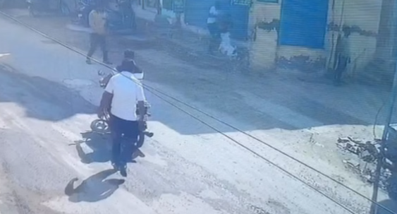 बैंक मैनेजर के बेटे पर पिटबुल का हमला, पेट पर बने गहरे घाव; कुत्ता मालिक महिला व बेटी पर केस बैंक मैनेजर के बेटे पर पिटबुल का हमला, पेट पर बने गहरे घाव; कुत्ता मालिक महिला व बेटी पर केस