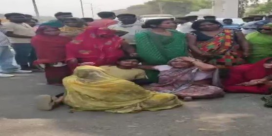 हाथ में कंडोम का पैकेट और शरीर न्यूड… गोरखपुर में टॉयलेट की छत पर कैसे पहुंची ऋषभ यादव की लाश हाथ में कंडोम का पैकेट और शरीर न्यूड… गोरखपुर में टॉयलेट की छत पर कैसे पहुंची ऋषभ यादव की लाश