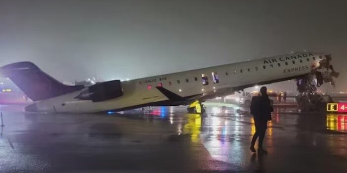 न्यूयॉर्क एयरपोर्ट पर बड़ा हादसा: एयर कनाडा का विमान फायर ट्रक से टकराया, 4 घायल