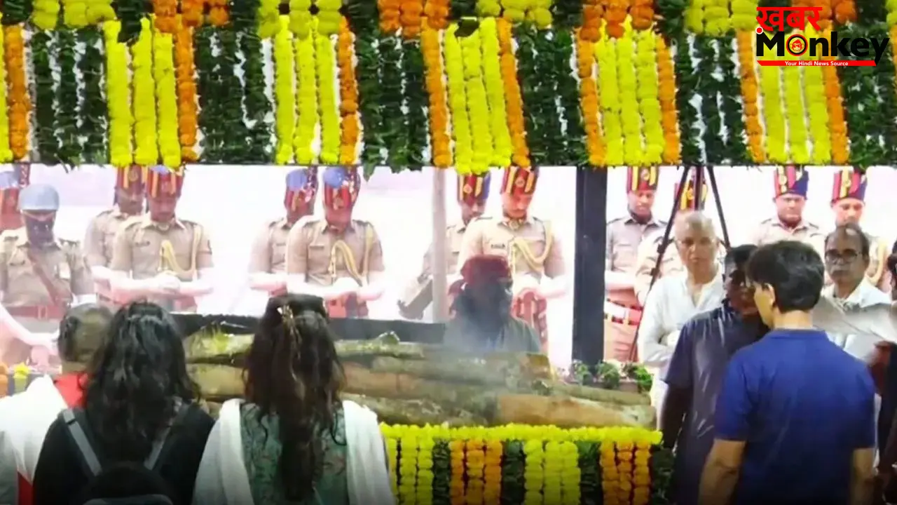 अलविदा आशा ताई…पंचतत्व में विलीन हुईं सुरों की मलिका, राजकीय सम्मान के साथ दी गई अंतिम विदाई