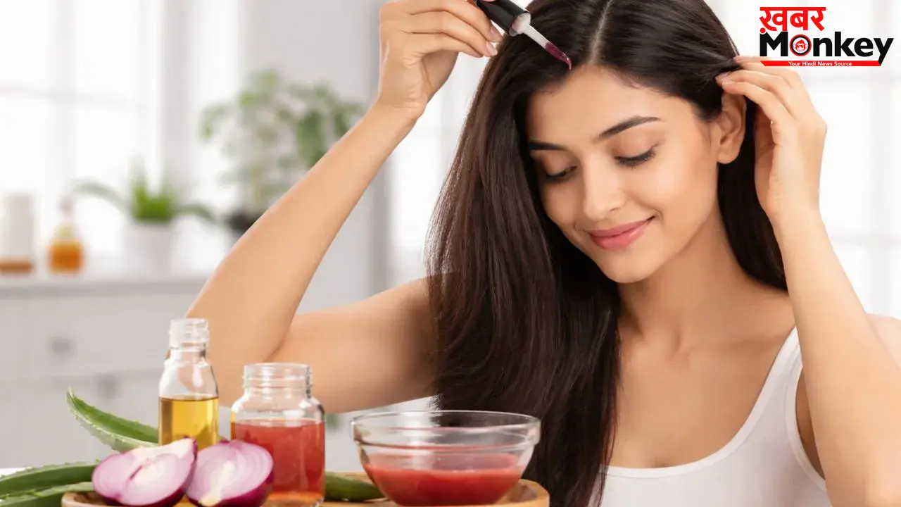 Hair Care Tips: गर्मियों में बालों का झड़ना होगा बंद! बस प्याज के रस में मिलाकर लगाएं यह एक चीज