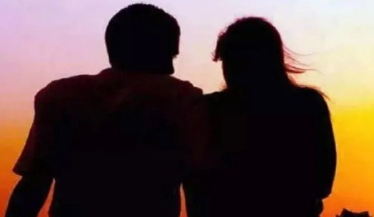 सुहागरात की रात ही प्रेमी संग फरार हुई नवविवाहिता, पति का रो-रोकर बुरा हाल