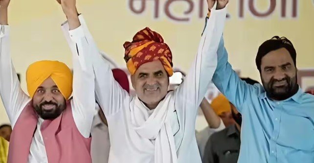 संजीव बालियान के रवैये ने विधानसभा चुनाव से पहले बीजेपी की बढाई टेंशन! वेस्ट यूपी में… संजीव बालियान के रवैये ने विधानसभा चुनाव से पहले बीजेपी की बढाई टेंशन! वेस्ट यूपी में…