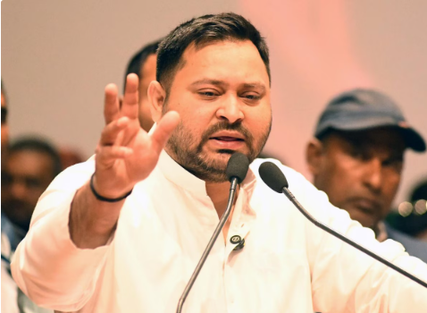 केरल में धुआंधार अंग्रेजी बोल रहे तेजस्वी यादव, बिहार में हार के बाद कांग्रेस के खिलाफ प्रचार