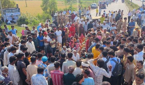 मुजफ्फरनगर हादसा: पांच लोगों के परिवार में चार की मौत, बचा सिर्फ एक बच्चा मुजफ्फरनगर हादसा: पांच लोगों के परिवार में चार की मौत, बचा सिर्फ एक बच्चा