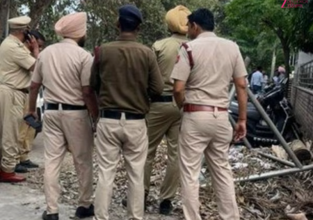 अभी अभी: चंडीगढ़ में BJP दफ्तर के बाहर ब्लास्ट, मची अफरा-तफरी