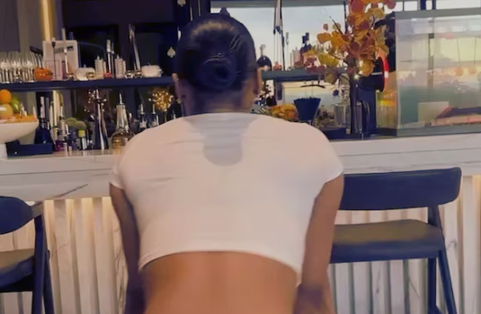 बीच शो में बिगड़ी सिंगर की हालत, लाइव परफॉर्मेंस के दौरान हुईं बेहोश, आनन-फानन में ले जाया गया अस्पताल