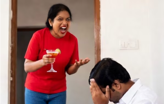 शराब की आदत, अश्लील वीडियो, दोस्त के साथ रिलेशन बनाने का दबाव…पति ने पत्नी पर लगाए सेक्शुअल टॉर्चर के आरोप