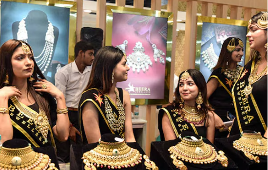 गहने खरीदना होगा महंगा? सरकार ने गोल्‍ड-स‍िल्‍वर ज्‍वैलरी के इम्‍पोर्ट पर लगाई पाबंदी, अब आगे क्‍या