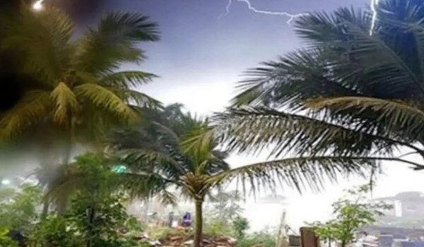 यूपी में आंधी बारिश का तांडव, दो दिनों में 12 लोगों की मौत, अगले 48 घंटो में… यूपी में आंधी बारिश का तांडव, दो दिनों में 12 लोगों की मौत, अगले 48 घंटो में…