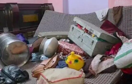 मुजफ्फरनगर में 15 लाख की लूटः परिवार को बंधक बनाकर गहने व नकदी लेकर फरार मुजफ्फरनगर में 15 लाख की लूटः परिवार को बंधक बनाकर गहने व नकदी लेकर फरार