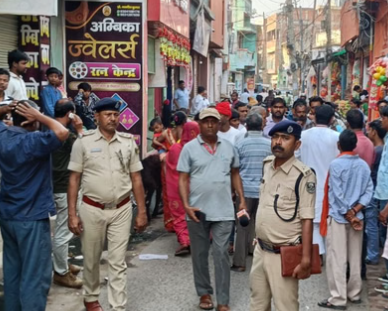 दरभंगा में दो करोड़ की ज्वेलरी लूटी; दिनदहाड़े चार अपराधियों ने दिया घटना को अंजाम दरभंगा में दो करोड़ की ज्वेलरी लूटी; दिनदहाड़े चार अपराधियों ने दिया घटना को अंजाम