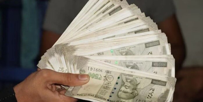 अपने ही खाते में जमा पैसे नहीं निकाल पाएंगे इस बैंक के ग्राहक, RBI ने रद्द किया लाइसेंस