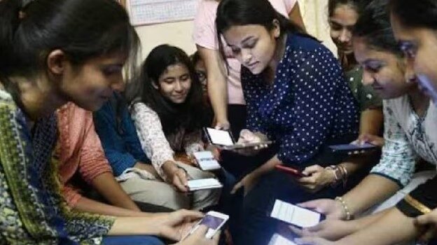 50 लाख से ज्यादा छात्रों का इंतजार होगा खत्म, अप्रैल के आखिरी हफ्ते में आएंगे नतीजे? 50 लाख से ज्यादा छात्रों का इंतजार होगा खत्म, अप्रैल के आखिरी हफ्ते में आएंगे नतीजे?