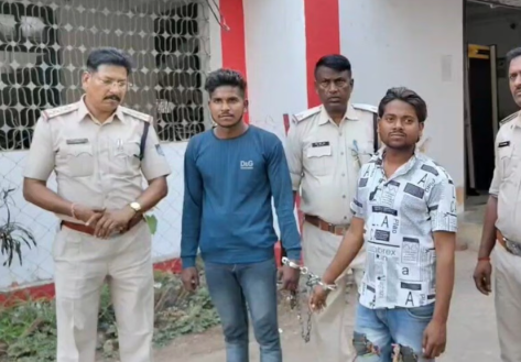 मध्य प्रदेश में पत्नी के प्रेमी ने पति को दी बेरहम मौत; शराब पिलाकर पत्थर से कुचला सिर, रेता गला मध्य प्रदेश में पत्नी के प्रेमी ने पति को दी बेरहम मौत; शराब पिलाकर पत्थर से कुचला सिर, रेता गला