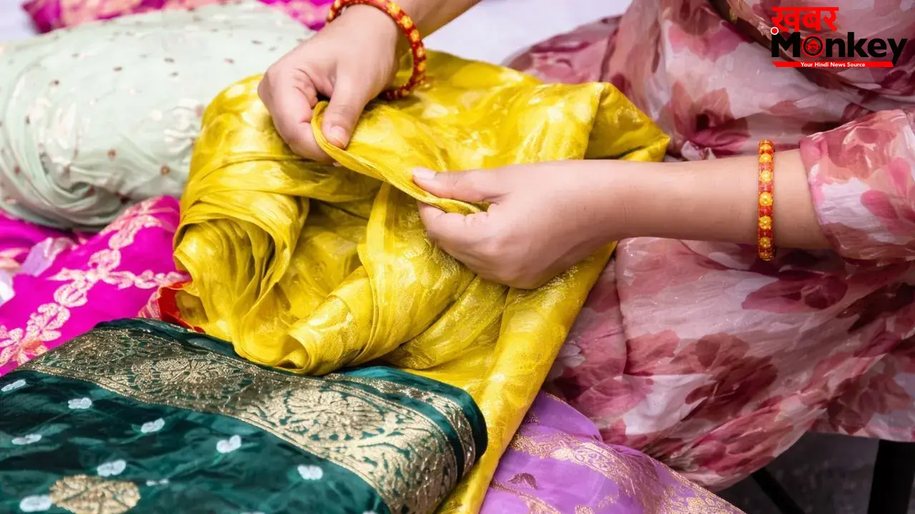 Silk Saree Hacks: असली सिल्क की साड़ी है या सिर्फ पॉलिएस्टर? घर पर ही ऐसे करें आसानी से पहचान