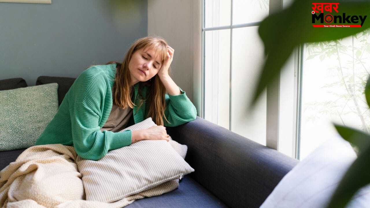 रात को जल्दी सोने के बाद भी पूरी नहीं हो रही नींद, ये आदतें हो सकती हैं वजह