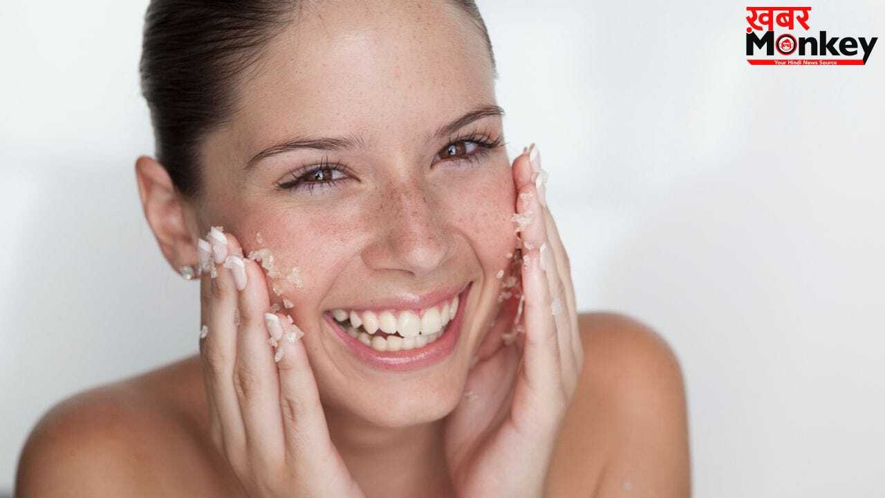 Summers Skin Care Tips: गर्मी में इन तरीकों से करें स्क्रब, चेहरे पर आएगा निखार