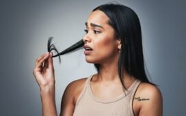 Hair Care Tips: सिर्फ धूल मिट्टी ही नहीं…इन कारणों की वजह से भी दो मुंह हो जाते हैं बाल, ऐसे करें ठीक