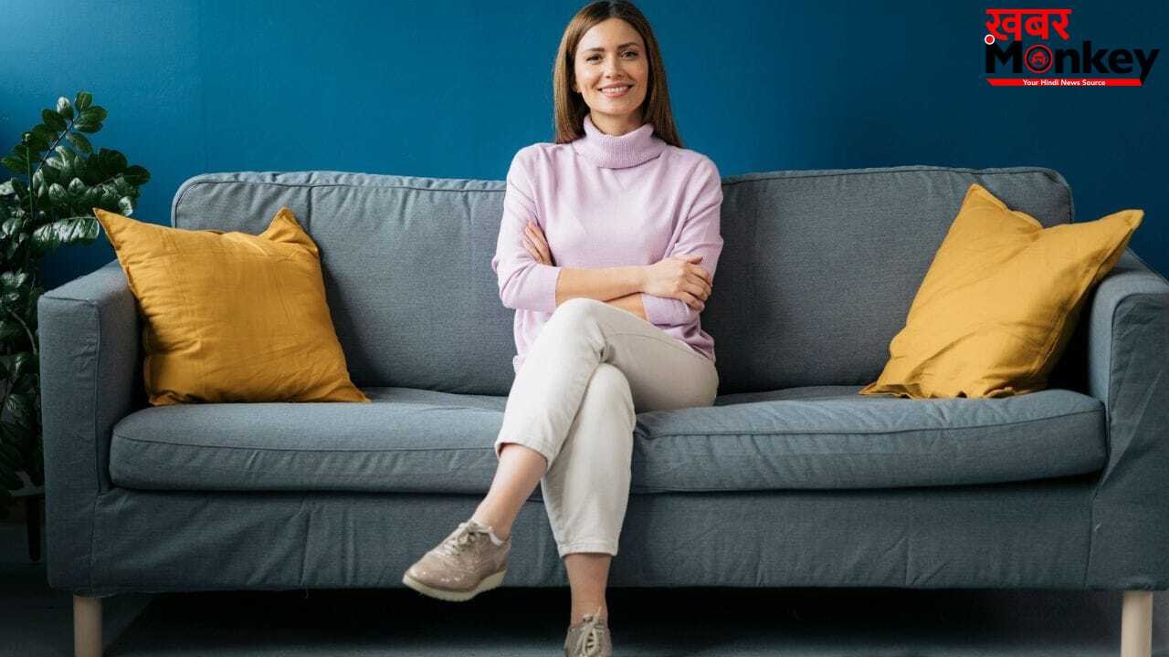 क्रॉस लेग पोजिशन में बैठना कितना सही, इससे शरीर को क्या होता है नुकसान?