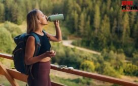 क्या खड़े होकर पानी पीना घुटनों के लिए नुकसानदायक है? जानें क्या कहते हैं एक्सपर्ट