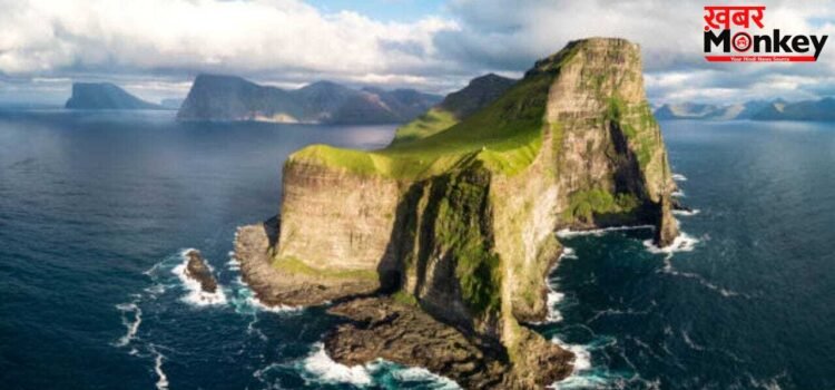 OMG! समुद्र के बीच बसा छोटा सा स्वर्ग, जहां एक परिवार को प्रकृति ने दे रखा है अनोखा सुकून