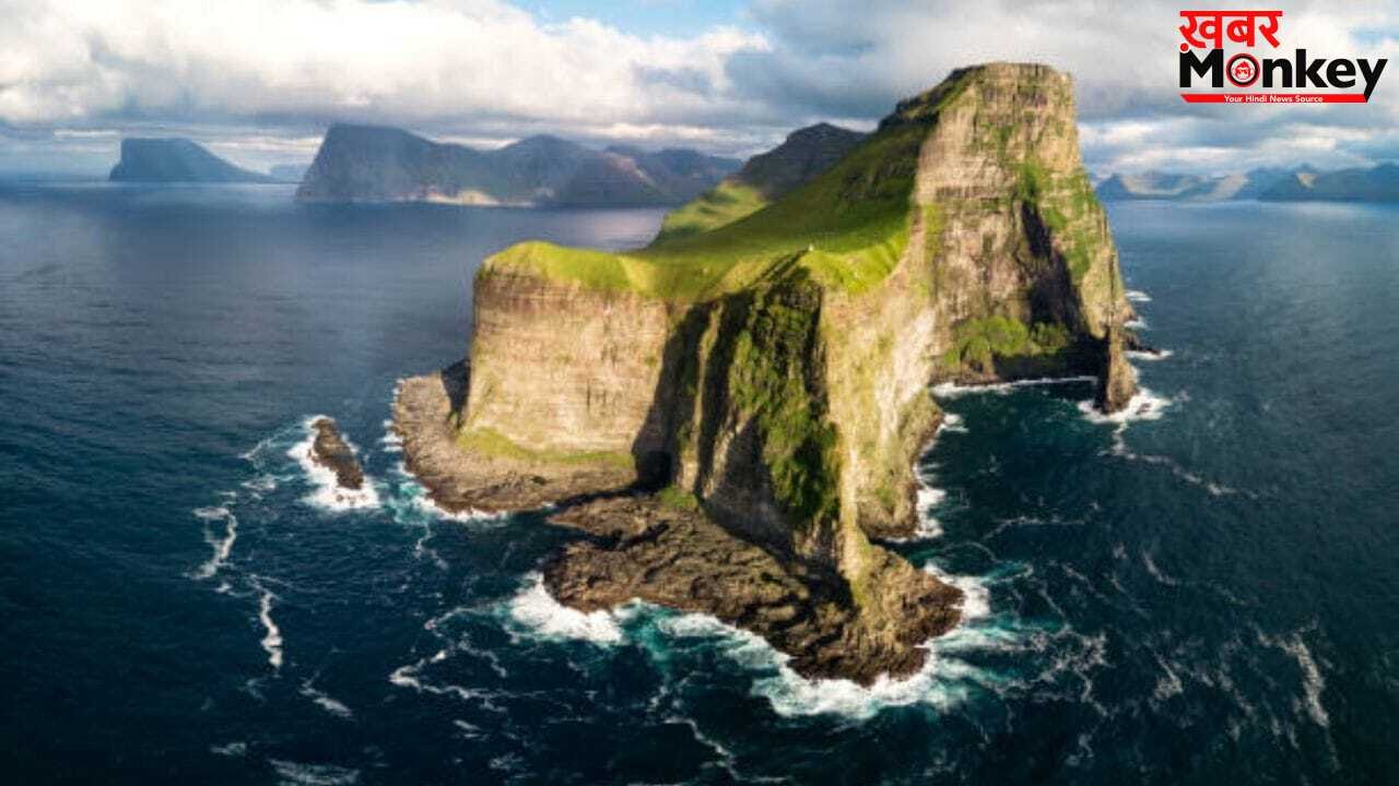 OMG! समुद्र के बीच बसा छोटा सा स्वर्ग, जहां एक परिवार को प्रकृति ने दे रखा है अनोखा सुकून