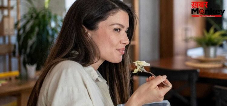 तेजी से खाने वाले लोगों में बढ़ रहा मोटापा, तेज खाना खाना कैसे बिगाड़ रहा सेहत तेजी से खाने वाले लोगों में बढ़ रहा मोटापा, तेज खाना खाना कैसे बिगाड़ रहा सेहत