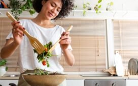 Nutrition Myths: हेल्दी खाने से जुड़े 5 मिथक, इन पर आसानी से भरोसा कर लेते हैं लोग, जानें सच्चाई