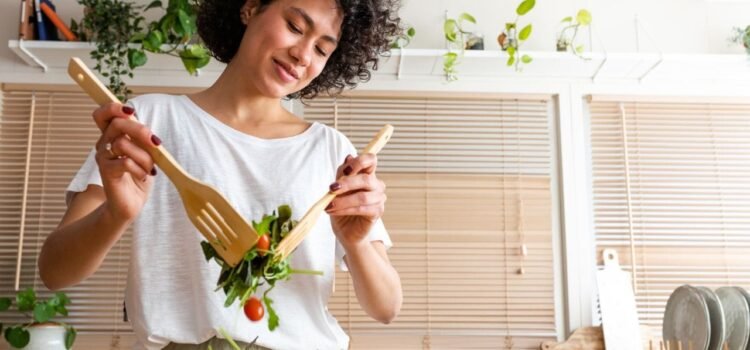 Nutrition Myths: हेल्दी खाने से जुड़े 5 मिथक, इन पर आसानी से भरोसा कर लेते हैं लोग, जानें सच्चाई