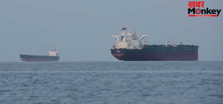 होर्मुज स्ट्रेट में 50 दिनों का रिकॉर्ड टूटा, शनिवार को हुई 20 से ज्यादा जहाजों की आवाजाही