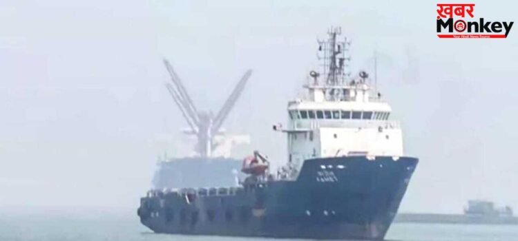 ईरान की गोलीबारी के बीच एक भारतीय जहाज ने होर्मुज स्ट्रेट किया पार, चार वापस लौटे