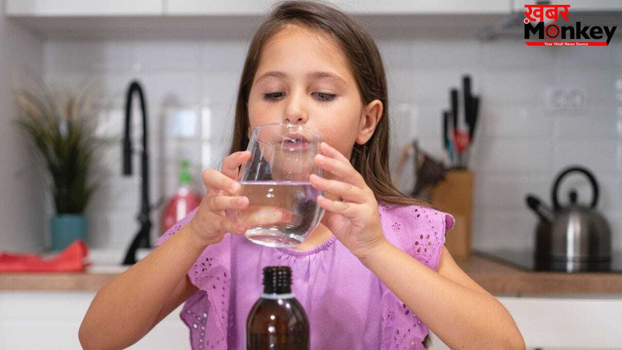 बढ़ती गर्मी का खतरा: छोटे बच्चों को कब दें ओआरएस, घर पर कैसे बनाएं