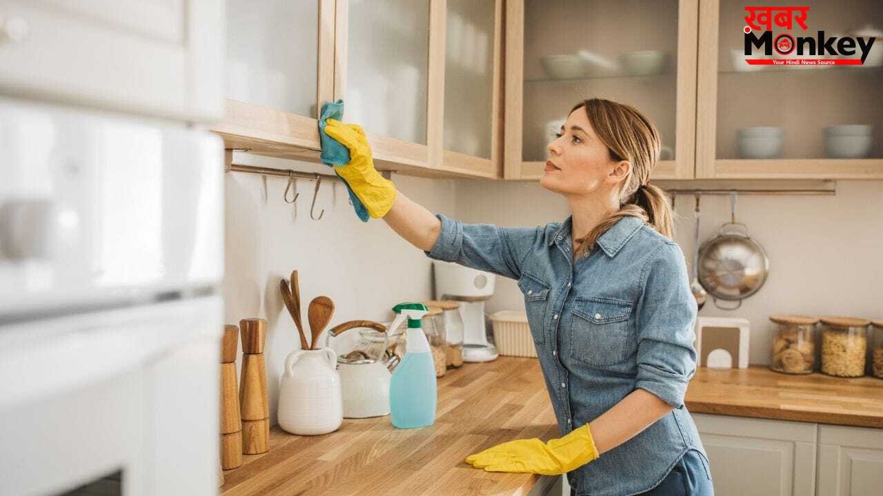 Kitchen Hacks: चिमनी से टाइल्स तक…किचन में जमी जिद्दी चिकनाई मिनटों में होगी साफ, आजमाएं ये ट्रिक्स