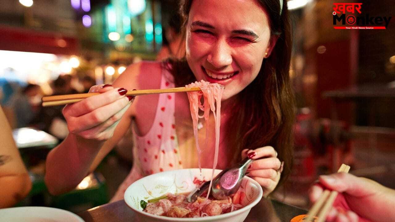 रात 9 बजे के बाद खाते हैं ज्यादा खाना तो हो सकती है पेट की ये खतरनाक बीमारी, स्टडी में दावा