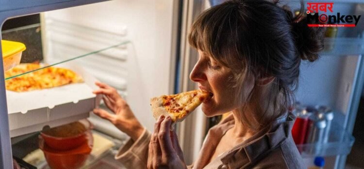 कुछ लोगों को रात में बार-बार भूख क्यों लगती है? यह आदत है या कोई बीमारी