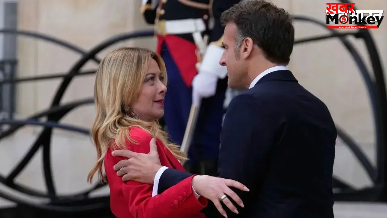 पेरिस शिखर सम्मेलन में मैक्रों ने इटली की पीएम Meloni को किया ‘Kiss’, वीडियो वायरल